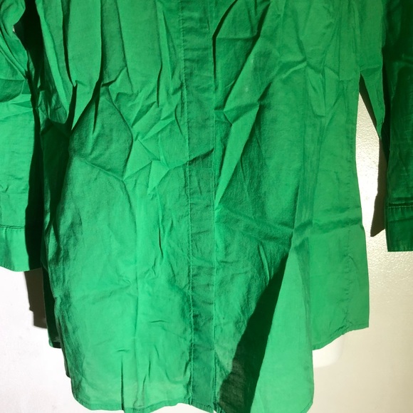 The limited kelly green buttondown 3/4 sleeve top - Picture 7 of 8